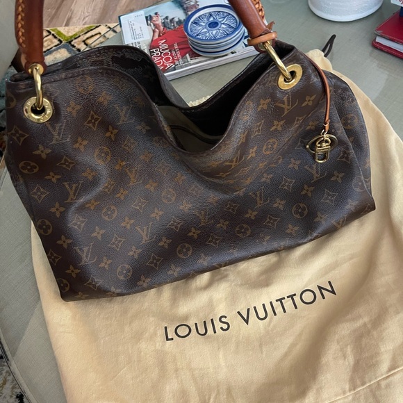 Louis Vuitton Monogram Artsy MM - Picture 2 of 5